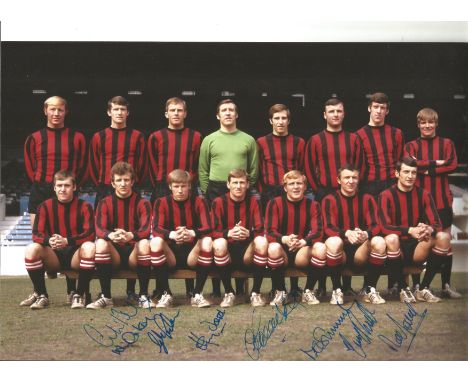 Manchester City 1969 Football Autographed 12 X 8 Photo, A Superb Image Depicting Players Posing For A Squad Photo In Their Re