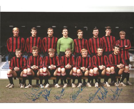 Manchester City 1969 Football Autographed 12 X 8 Photo, A Superb Image Depicting Players Posing For A Squad Photo In Their Re