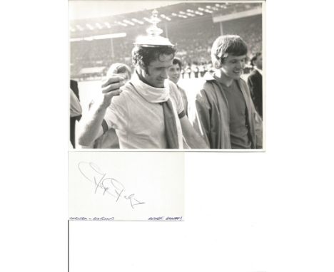 George Graham Signed Card With Arsenal 1971 Fa Cup Photo. Good Condition. All signed pieces come with a Certificate of Authen