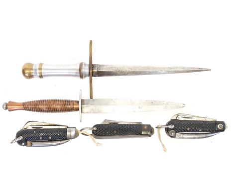 Three army pocket knives and two other knives Three army pocket knives also a Fairbairn Sykes type dagger, and a triform bayo