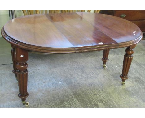 Victorian mahogany extending dining table on fluted tapering legs, cups and ceramic casters. (B.P. 21% + VAT) Dimensions 141 