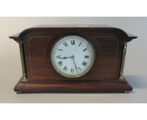 Edwardian inlaid mahogany architectural flat-topped mantel clock with brass pillars and circular Roman face, French brass dru