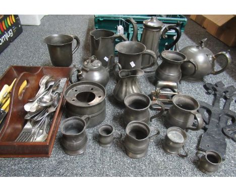 Collection of pewterware, together with a wooden cutlery box containing bone-handled knives and stainless steel cutlery. Pewt