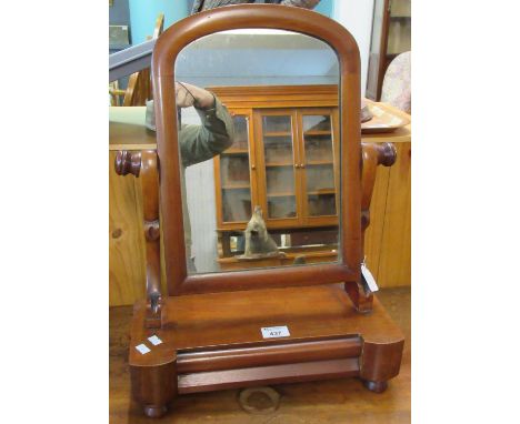 Small Victorian mahogany swivel bedroom or toilet mirror.(B.P. 21 + VAT) 