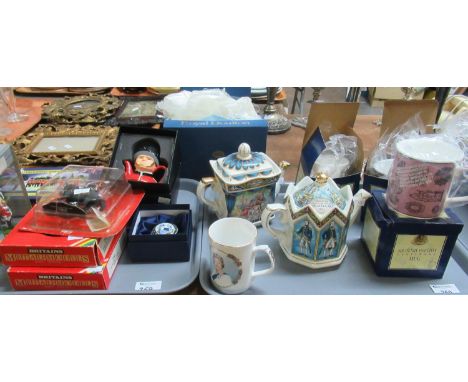 Two trays of collectors pieces to include: Sadler 'Vice Admiral Lord Nelson' teapot, Sadler 'Midsummer Night's Dream' teapot,