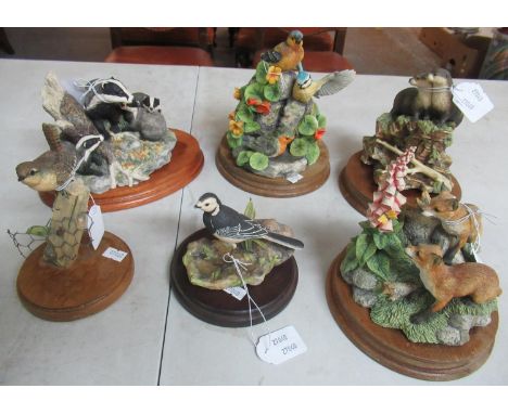 Tray of Border Fine Arts ceramic sculptures: Badger Family 'Evening Shadow', 'Pied Wagtail', 'Wren on Post', 'After the Rain'