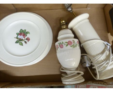 Wedgwood Moss Rose set of 6 dinner plates together with a Rosalind pattern table lamp and similar creamware table lamp (1 tra