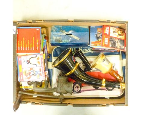 Mixed collection of items to include Spirit of Robyn Hoode Black porcelain hunting horn decanter with stand (empty), small Wa