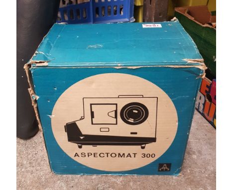 Boxed vintage Aspectomat 300 projector with freestanding screen in vinyl sleeve (2). 