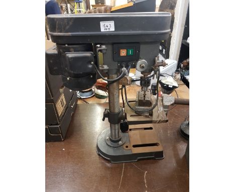 Bench drill and vice. Does work. (H: 57cm) 