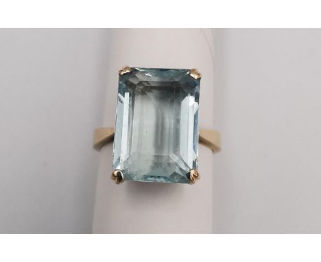 A yellow metal (tests higher than 9ct) aquamarine dress ring, set with a rectangular step cut aquamarine with an approximate 