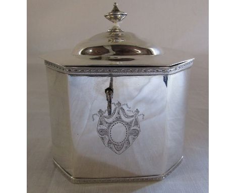 Silver tea caddy with key London 1901 weight 11.33 ozt L 12 cm D 8.5 cm H 13.5 cm