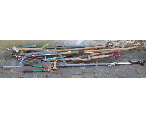 Quantity of gardening &amp; other tools
