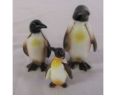 2 Goebel penguins and a Beswick penguin (largest H 8 cm)