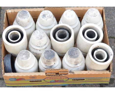 Quantity of ceramic insulators&nbsp;