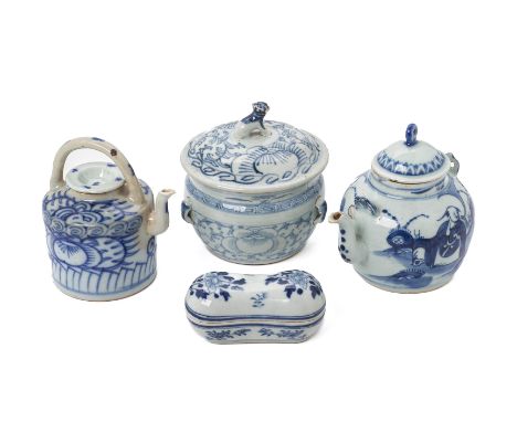 A BLUE AND WHITE PORCELAIN KAMCHENG
Together with two small blue and white teapots and a kidney shaped box and cover
Kamcheng