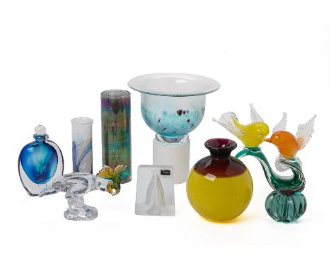 A GROUP OF STUDIO GLASSWARE
To include a model of birds, an Isle of White glass vase, a Daum clear and frosted glass panel of