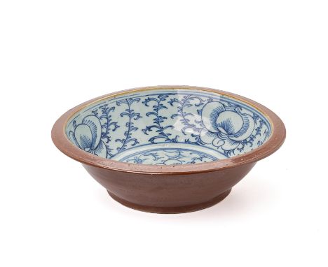 A BLUE AND WHITE CAFE AU LAIT GLAZED BASIN
Decorated to the interior with scrolling vines
28.5cm diameter
Condition: Conditio