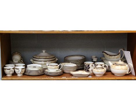 A Wedgwood Cornucopia pattern dinner/tea serviceCondition report: After a cursory inspection, the lot appears to be in good c