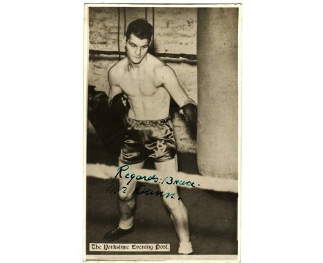 &nbsp;BOXING - HAND SIGNED VINTAGE PRESS PHOTOGRAPH OF BRUCE WOODCOCK
Good condition. 