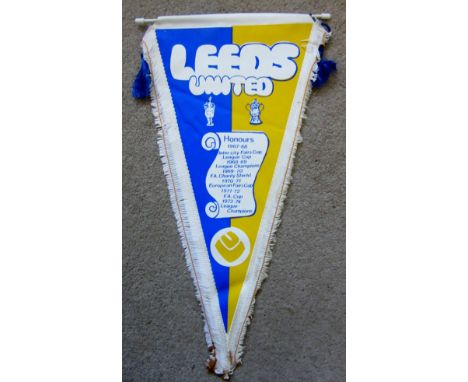 LEEDS UNITED VINTAGE PENNANT
Approx 16 inches long