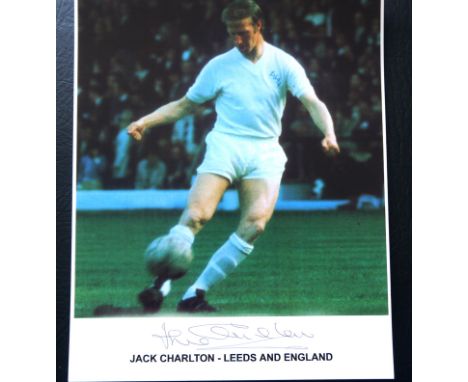 LEEDS UNITED / ENGLAND 1966 WORLD CUP - JACK CHARLTON AUTOGRAPHED PHOTO
10 x 8 Inches