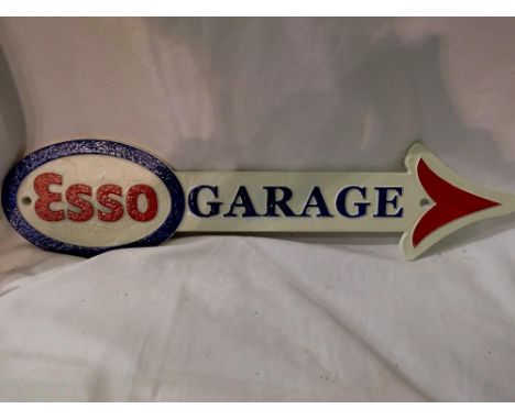 Cast iron Esso garage arrow, W: 46 cm. UK P&amp;P Group 2 (£20+VAT for the first lot and £4+VAT for subsequent lots)