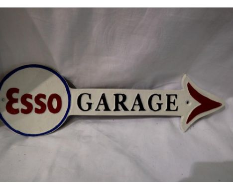 Cast iron Esso garage arrow, W: 46 cm. UK P&amp;P Group 2 (£20+VAT for the first lot and £4+VAT for subsequent lots)