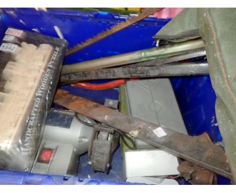 Mixed tools to include a Wickes bench grinder, crowbars and toolsets. Not available for in-house P&amp;P