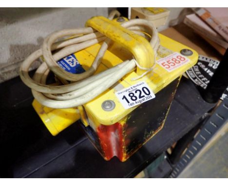 110v one socket transformer. All electrical items in this lot have been PAT tested for safety and have passed. This does not 