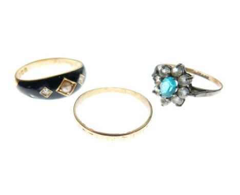 18ct gold mourning ring decorated with black enamel, seed pearl and diamonds, size P, together with an 18ct wedding band, siz