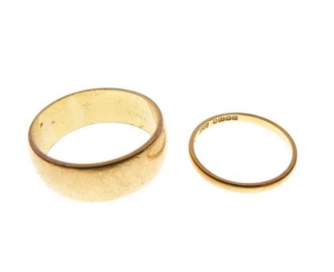 Two 22ct gold wedding bands, the wider size O, the narrower band size K, 9.4g approx (2)