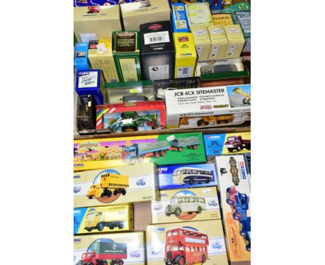 A QUANTITY OF ASSORTED BOXED CORGI CLASSICS AND OTHER MODERN DIECAST VEHICLES, to include Showmans Range Atkinson 8 wheel tru