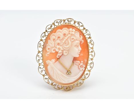 A MODERN 18CT GOLD HABILLE CAMEO BROOCH/PENDANT, of oval design, depicting a lady in profile wearing a single cut diamond det