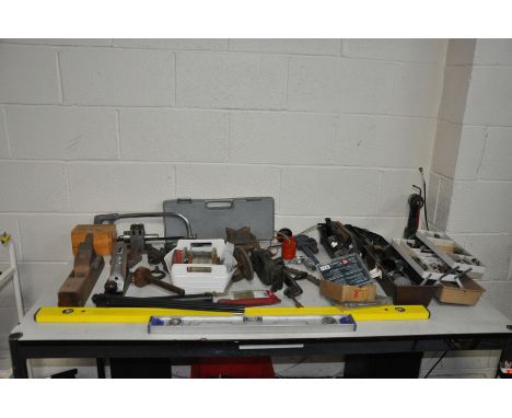 A SELECTION OF TOOLS including a Woden wood plane, a wooden plane, a Record Stillson, a toolbox full of hole saw bits, a bras