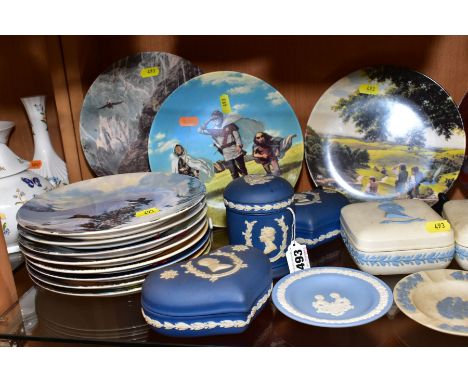 A GROUP OF WEDGWOOD TRINKETS, COLLECTORS PLATES ETC, to include jasperware dark blue, light blue, green, etc, Royal Commemora