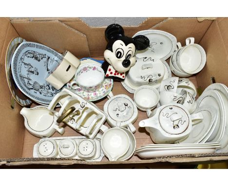 A BOX OF MIDWINTER 'FANTASY' PATTERN STYLECRAFT TEA, COFFEE AND DINNERWARES, including a toast rack, three piece cruet set on