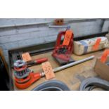 Ridgid Model 12-R Manual Pipe Threading Ratchet Handle with (2) Dies and Pipe Vise