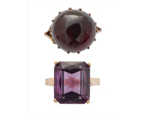 Two 9ct gold gem set rings, to include a star garnet single stone ring, together with a synthetic colour change sapphire dres