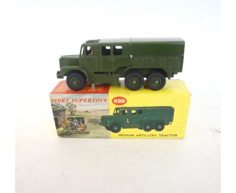 DINKY SUPERTOYS (MECCANO LTD.)
Medium Artillery Tractor 689, with original box