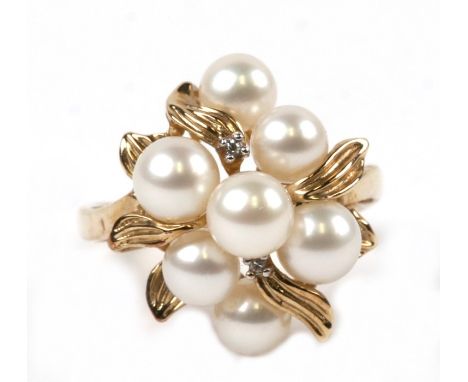 A 9ct gold pearl cluster ring.