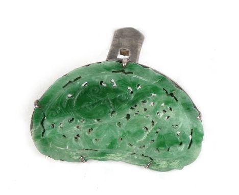 A Chinese pierced figured jade collar clip, 3cms (1.1ins) wide.