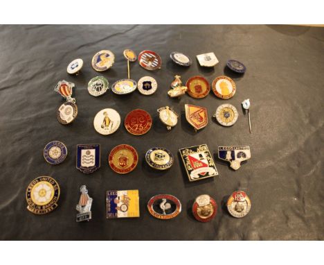 28 English football club supporters enamel badges - Leeds United, Huddersfield, Bradford City, Bradford Park Ave and Darlingt