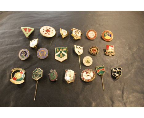 21 Irish league football supporters enamel badges, including Sligo Rovers, Waterford United and Wayside Celtic.   