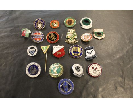 20 English non and lower league football club supporters enamel badges including Canterbury City, Bromsgrove Rovers and Caern