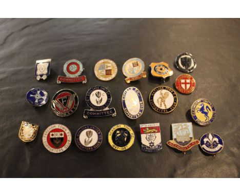 20 English non and lower league football club supporters enamel badges including Enfield, West Didsbury, Liskeard and Staffor