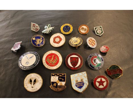 20 English non and lower league football club supporters enamel badges including Sutton Coldfield, Stourbridge and Gloucester