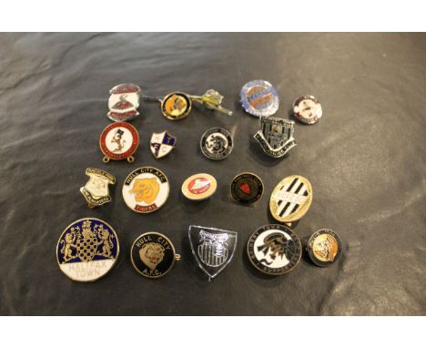 15 English football club supporters enamel badges including Grimsby, Doncaster, Halifax and Hull. 