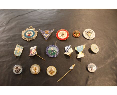 16 Manchester football clubs supporters enamel badges - Manchester City and Bury. 