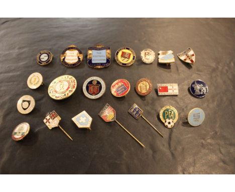 22 English football supporters enamel badges - including Suburban football league, Athenian football league, Southern footbal